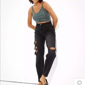 AMERICAN EAGLE BLACK RIPPED MOM JEAN